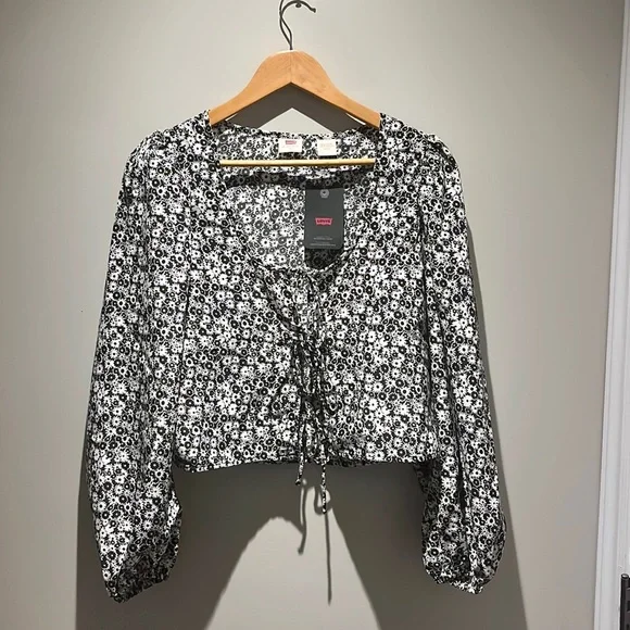 Brand new Levi’s blouse - Picture 1 of 9